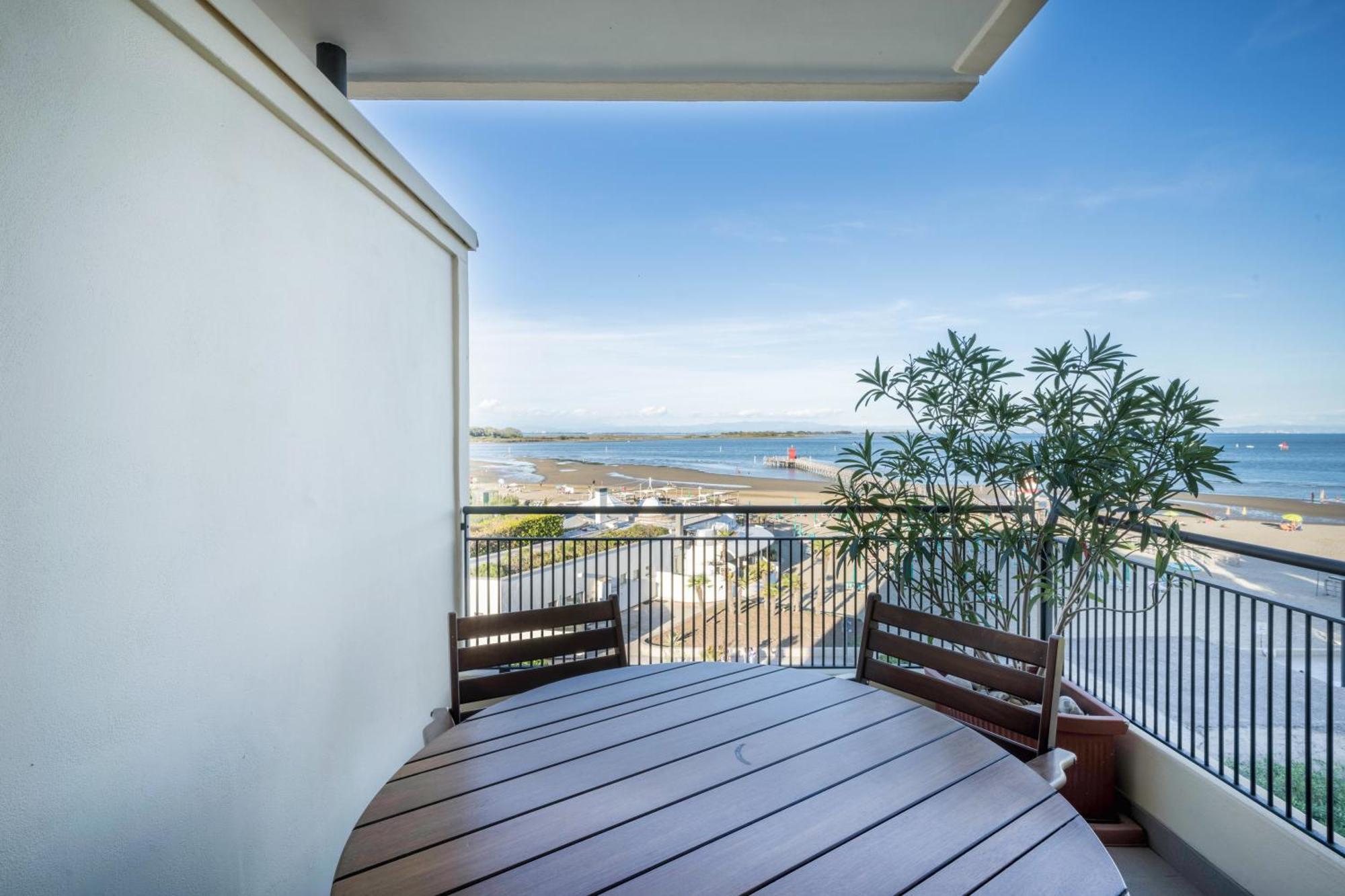 La Terrazza Sul Faro Lejlighed Lignano Sabbiadoro Eksteriør billede